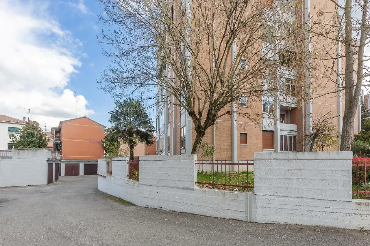 Luminoso Appartamento Con Terrazzo Vicino All'Universita' Ferrara